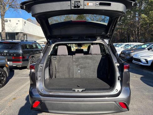 Used 2025 Toyota Highlander LE image 31
