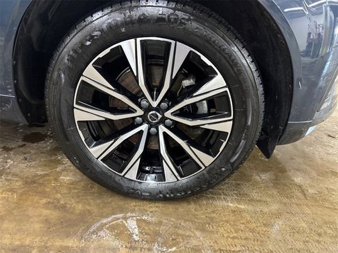Certified 2023 Volvo XC60 B5 Core w/ Climate Package image 37