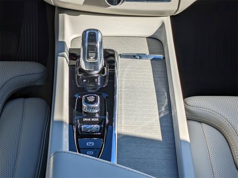 Used 2019 Volvo XC60 T8 Inscription w/ Advanced Package image 18