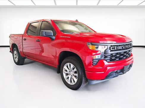 Used 2025 Chevrolet Silverado 1500 Custom image 3