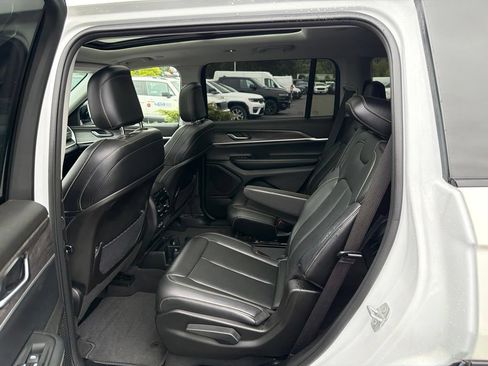 Used 2023 Jeep Grand Cherokee L Limited AWD/4WD image 17