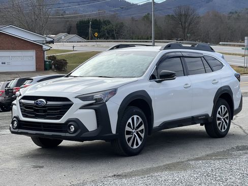 Used 2024 Subaru Outback Premium image 7