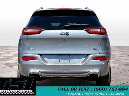 Used 2017 Jeep Cherokee Overland AWD/4WD image 4