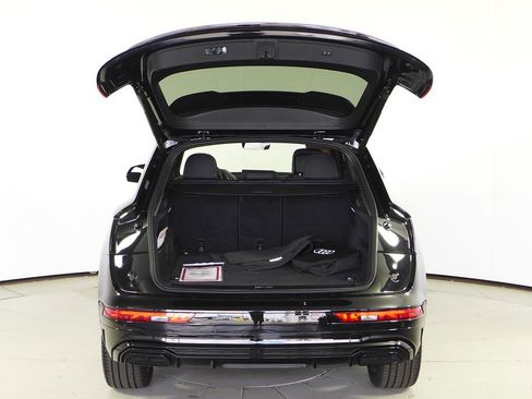 Used 2025 Audi Q5 e Premium Plus w/ Premium Plus Package AWD/4WD image 10