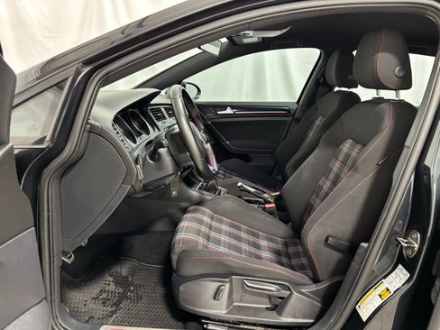 Used 2016 Volkswagen Golf image 12