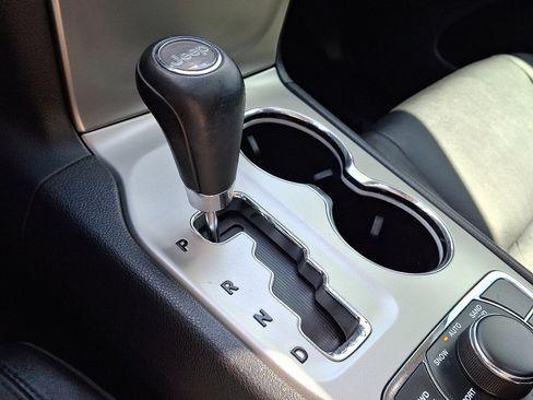 Used 2012 Jeep Grand Cherokee Laredo AWD/4WD image 15
