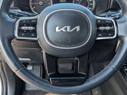 Used 2023 Kia Sorento S FWD image 5