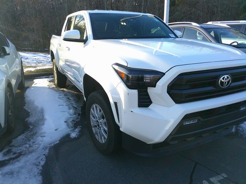 Used 2024 Toyota Tacoma SR5 image 2