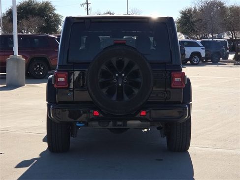 Used 2021 Jeep Wrangler Unlimited Sahara image 20