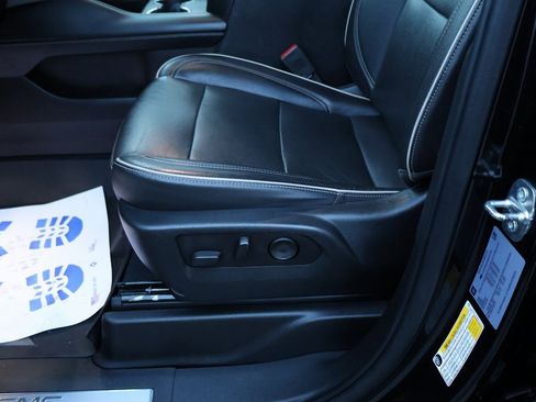 Used 2021 GMC Yukon SLT image 44