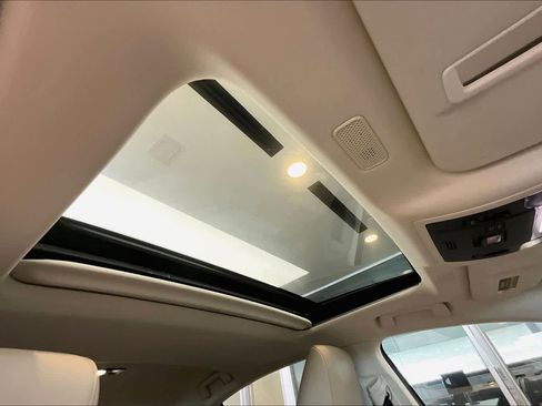 Used 2021 Lexus ES 300h w/ Premium Package image 13