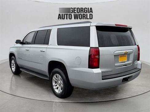 Used 2018 Chevrolet Suburban LT RWD image 14