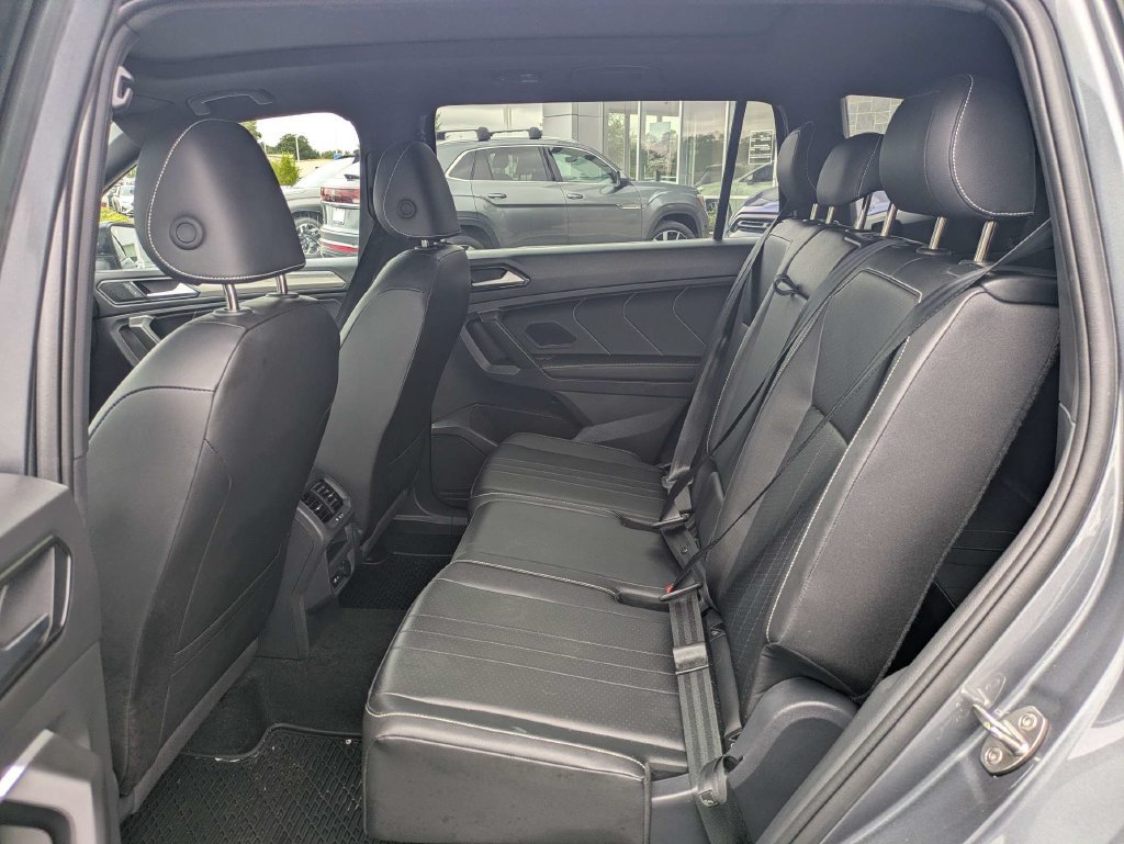 Certified 2024 Volkswagen Tiguan SE R-Line FWD image 16