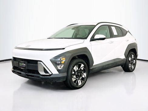 Used 2025 Hyundai Kona SEL image 3