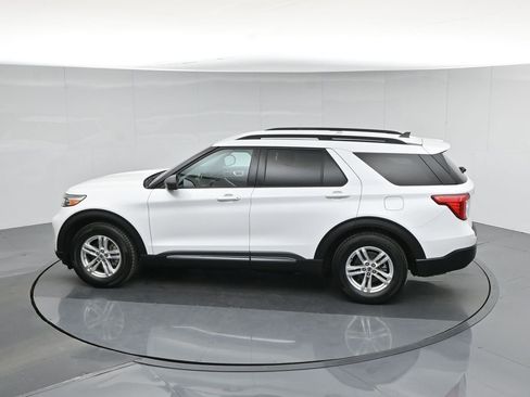 Used 2021 Ford Explorer XLT image 56