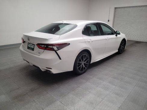 Used 2021 Toyota Camry SE image 9
