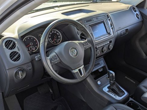 Used 2017 Volkswagen Tiguan S image 12