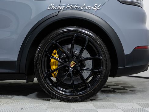 Used 2022 Porsche Cayenne Turbo GT AWD/4WD image 3