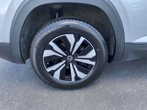 Used 2024 Volkswagen Atlas Cross Sport SE FWD image 9