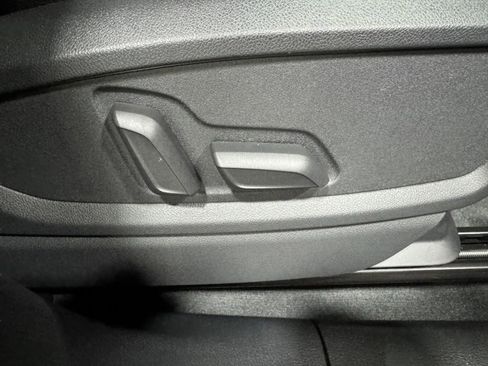 Certified 2025 Audi Q5 2.0T Premium w/ Convenience Plus Package image 19