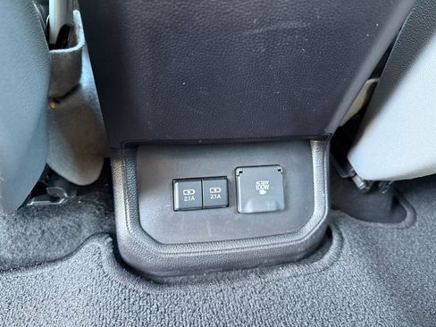 Used 2021 Toyota Highlander Limited image 14