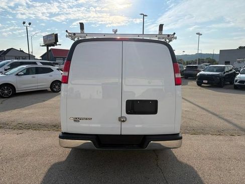 Used 2021 Chevrolet Express 3500 w/ Driver Convenience Package RWD image 4