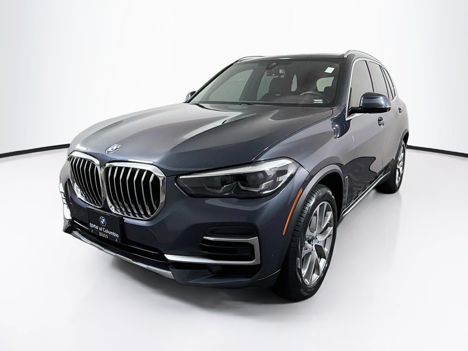 Used 2022 BMW X5 xDrive40i w/ Parking Assistance Package AWD/4WD image 3