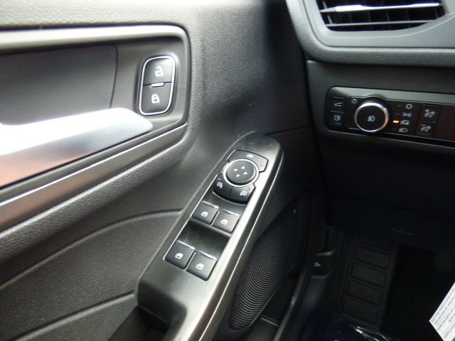 New 2025 Ford Escape SE FWD image 28