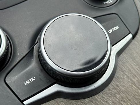 Used 2019 Alfa Romeo Stelvio Ti image 32