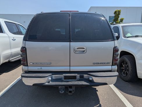 Used 2001 Chevrolet Suburban LT w/ LT Preferred Equipment Group AWD/4WD image 4