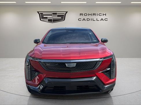 Certified 2025 Cadillac Optiq Sport 2 w/ LPO, Floor Liner Package AWD/4WD image 2