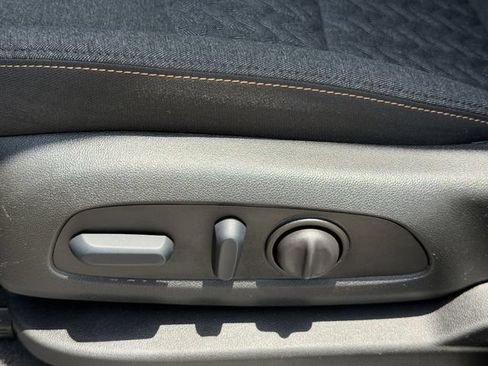 Used 2023 Chevrolet Equinox LT FWD image 25