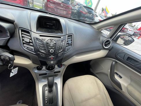 Used 2019 Ford Fiesta SE FWD image 3