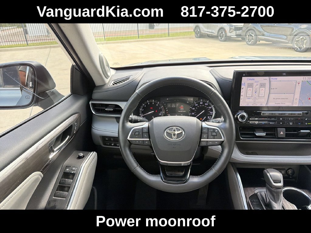 Used 2021 Toyota Highlander Limited FWD image 13