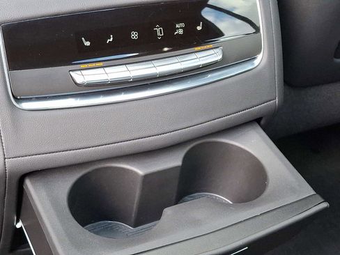 Used 2024 Cadillac Escalade Premium Luxury image 11