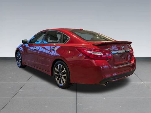 Used 2016 Nissan Altima 2.5 SL w/ 2.5 Technology Package image 4