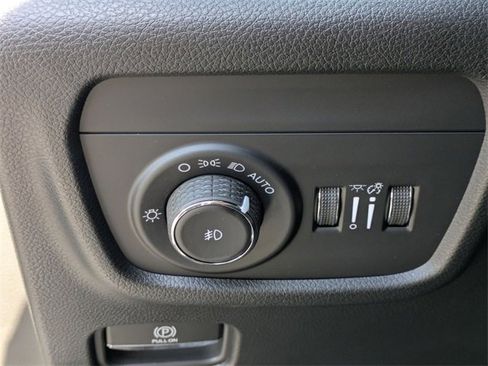 New 2025 Jeep Grand Cherokee Limited w/ Luxury Tech Group II image 13