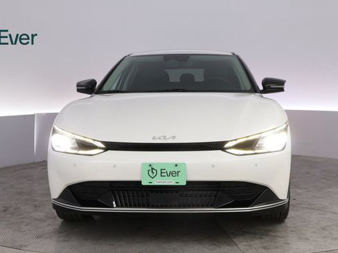 Used 2022 Kia EV6 Wind RWD image 12