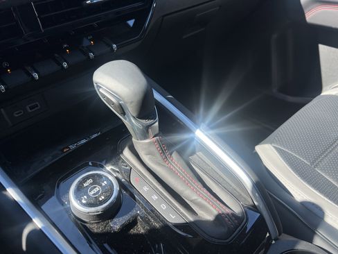 Used 2024 Chevrolet Colorado Z71 w/ Z71 Convenience Package 2 image 26