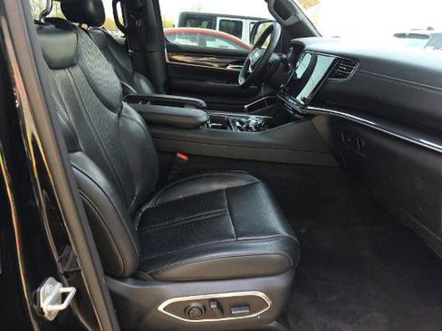 Used 2023 Jeep Wagoneer L 4WD image 10