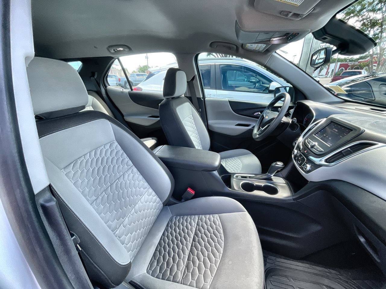 Used 2020 Chevrolet Equinox LS FWD image 27