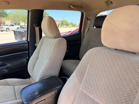 Used 2011 Toyota Tacoma PreRunner w/ SR5 Pkg #2 RWD image 9