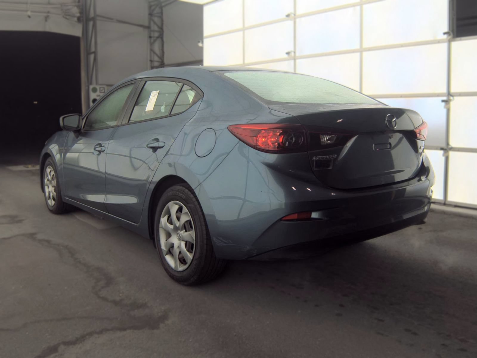 Used 2016 MAZDA MAZDA3 i Sport FWD image 2