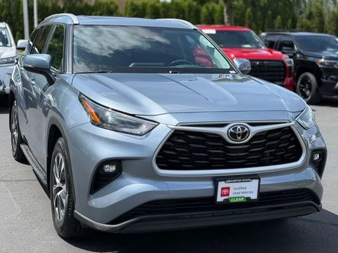 Certified 2024 Toyota Highlander XLE AWD/4WD image 7