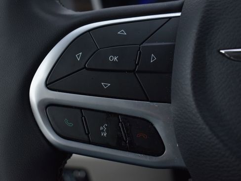 Used 2023 Chrysler Pacifica Limited image 23