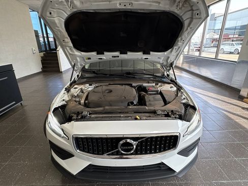 Used 2020 Volvo V60 T5 Cross Country AWD/4WD image 8