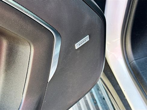 Used 2023 Chevrolet Suburban High Country w/ Premium Package image 18