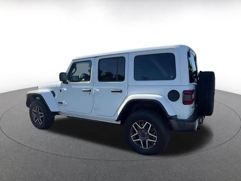 Used 2025 Jeep Wrangler Unlimited Sahara AWD/4WD image 10