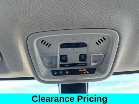 Used 2021 Chevrolet Traverse RS AWD/4WD image 36