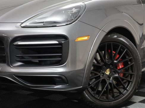 Used 2023 Porsche Cayenne GTS w/ Premium Package AWD/4WD image 3